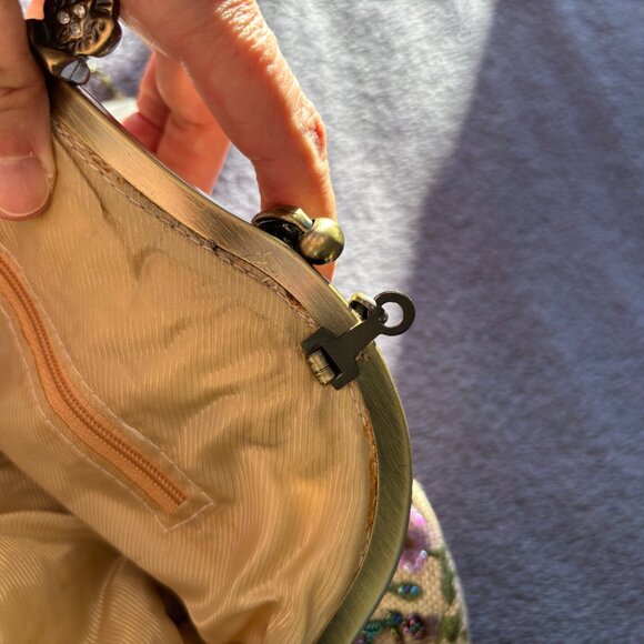 Vintage Beaded Floral Clutch Purse with Long Chain Strap -in Very Good Condition - Picture 6 of 9